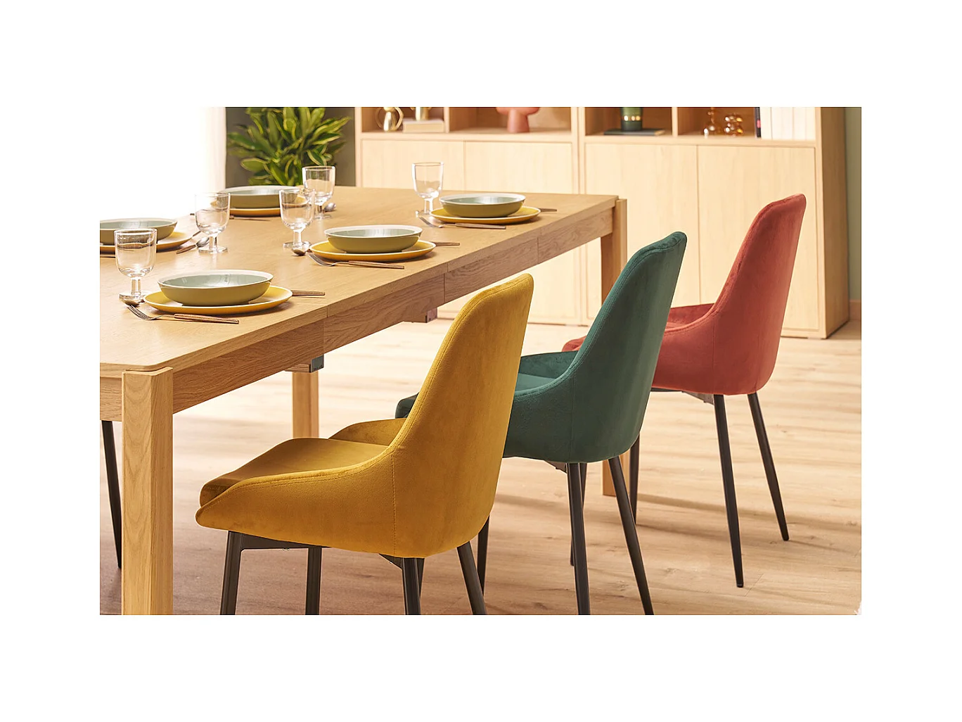 Chaises design en tissu velours vert foncé et métal noir (lot de 2) HOLO