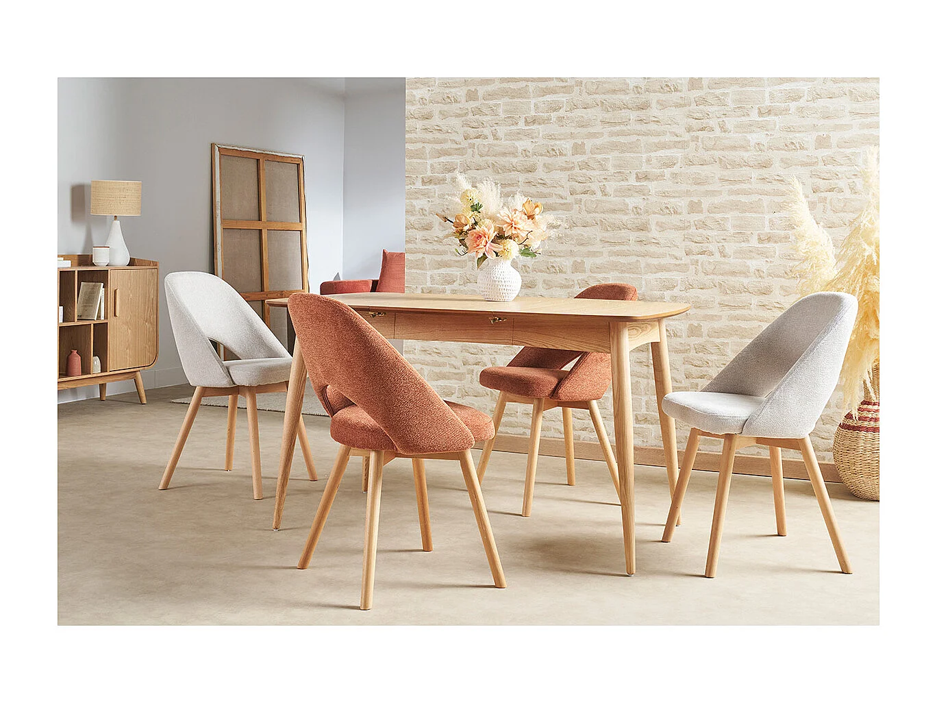 Skandinavische Stühle aus Stoff mit strukturiertem Samteffekt in Rostbraun und hellem Holz (2er-Set) COSETTE