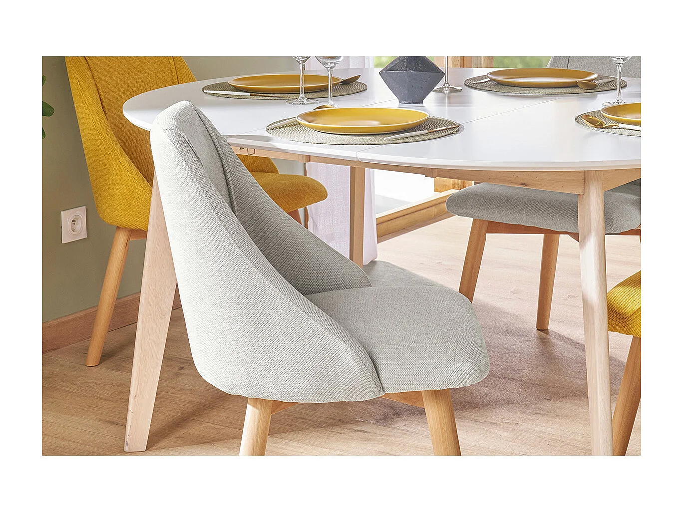 Set de 2 sillas de tela efecto aterciopelado texturizado gris y madera clara maciza HIGGINS