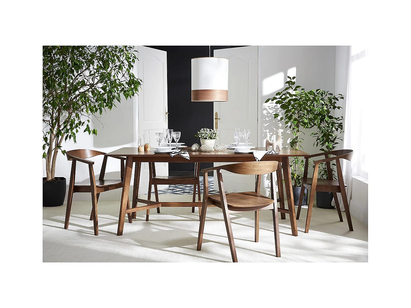 Set de 2 sillas nórdicas de madera oscura BAHIA