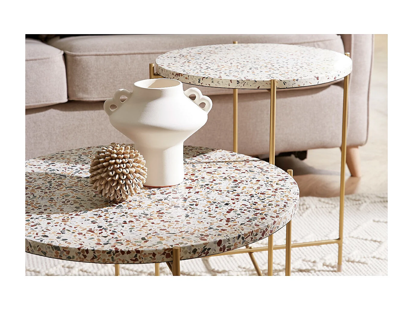 Mesa de centro de diseño redonda en terrazo y metal dorado 55 cm diám. MEZZO