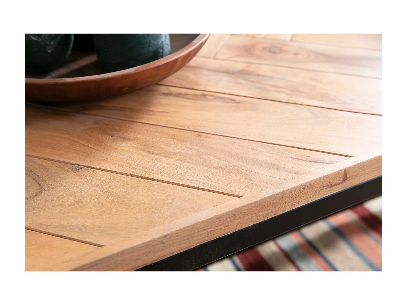 Niedriger Tisch modern aus Akazienholz und schwarzem Metall STICK