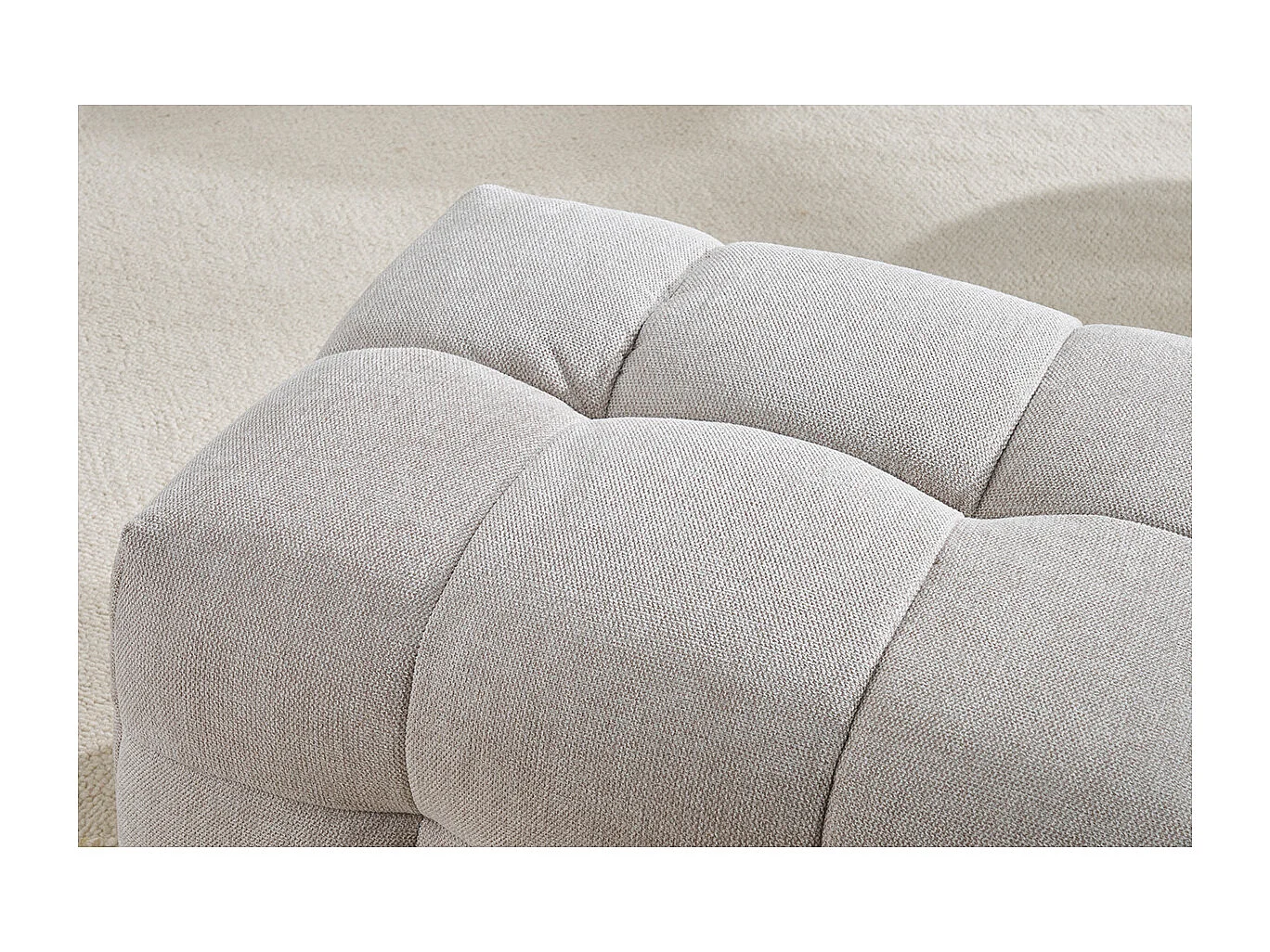 Pouf repose-pieds design en tissu effet velours texturé beige CORTO