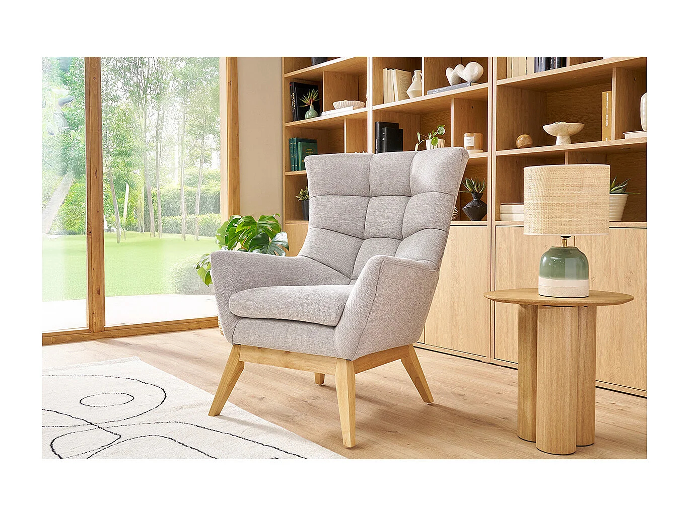 Fauteuil scandinave en tissu effet velours texturé gris clair et bois clair BRODY