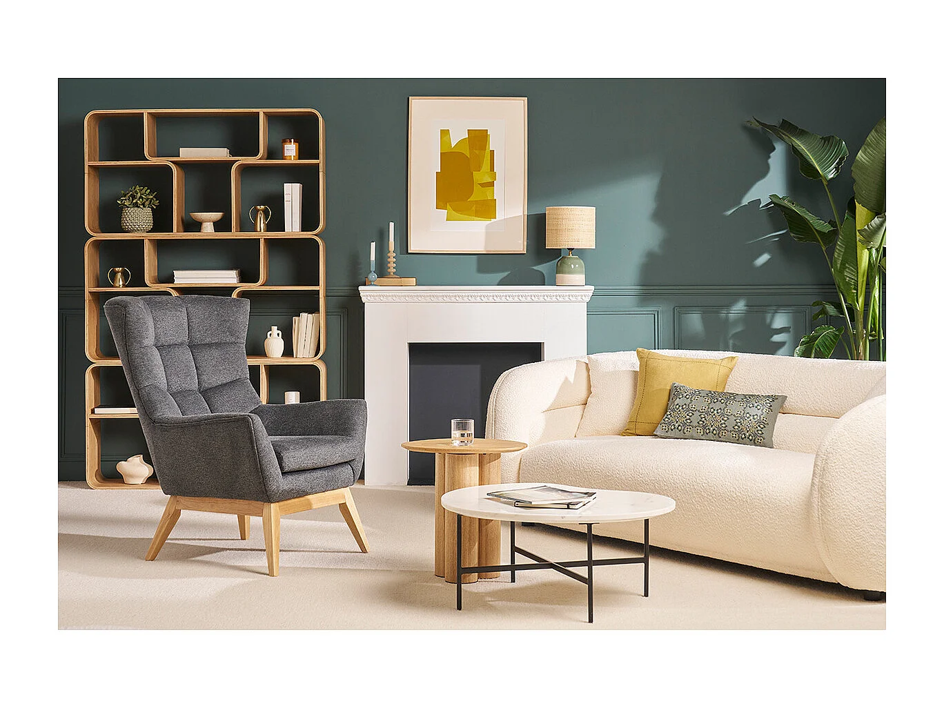 Sillón nórdico con tejido efecto aterciopelado texturizado gris oscuro y madera BRODY