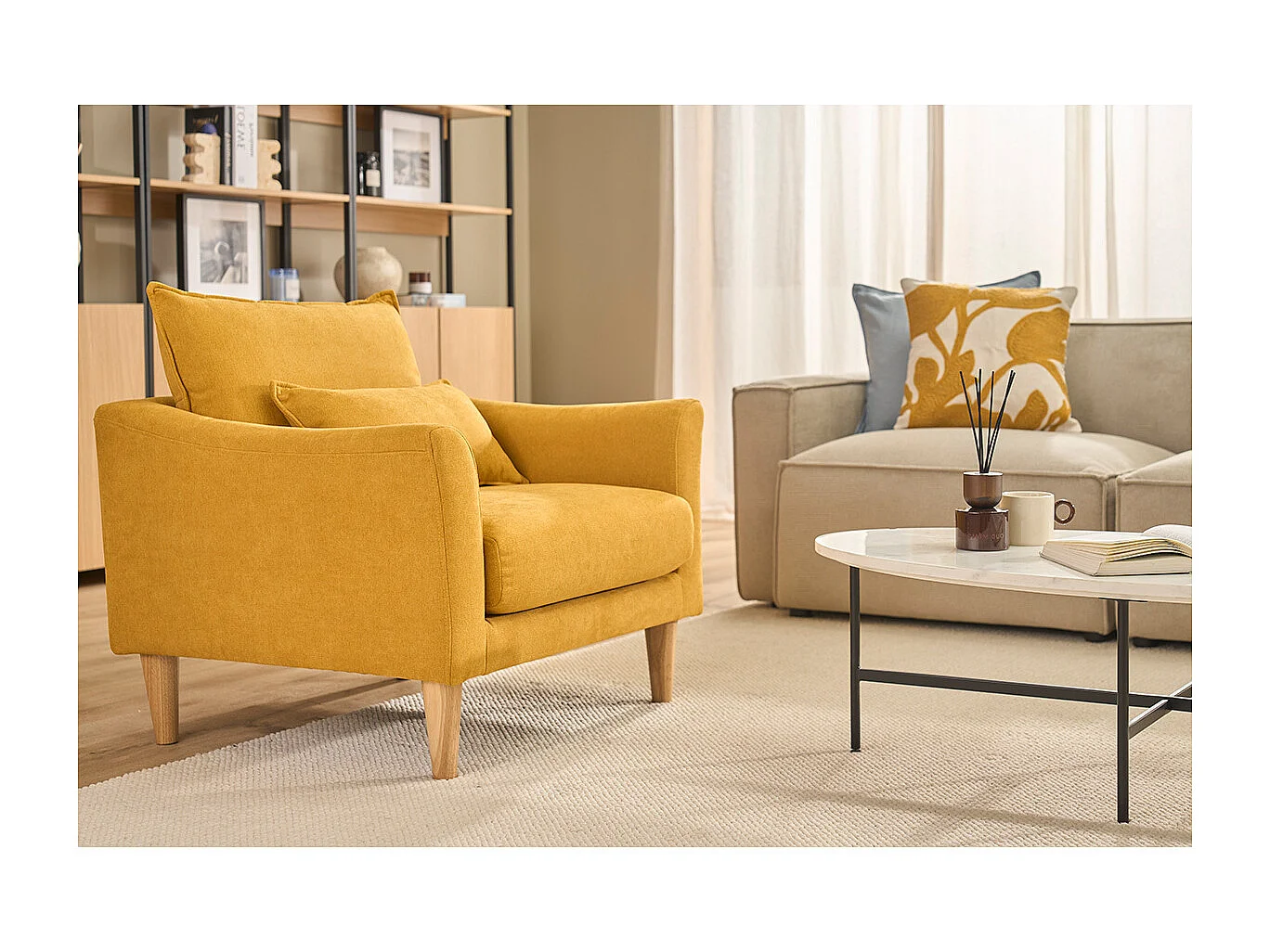 Sillón diseño tejido efecto terciopelo amarillo mostaza y roble KATE