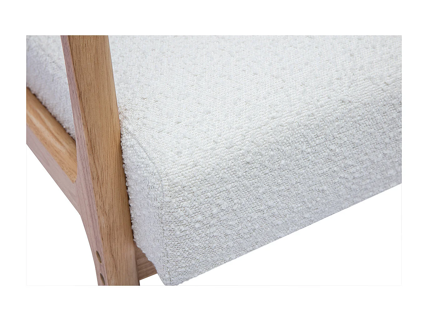 Fauteuil scandinave en tissu effet laine bouclée blanc et bois clair massif DERRY