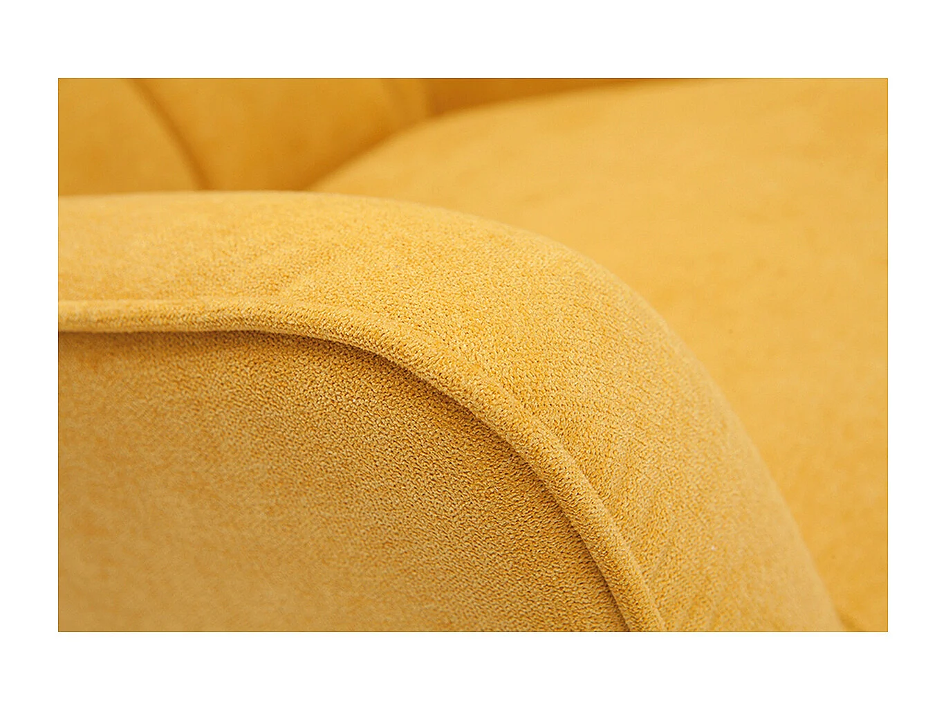 Sillón nórdico efecto terciopelo amarillo mostaza y madera AVERY