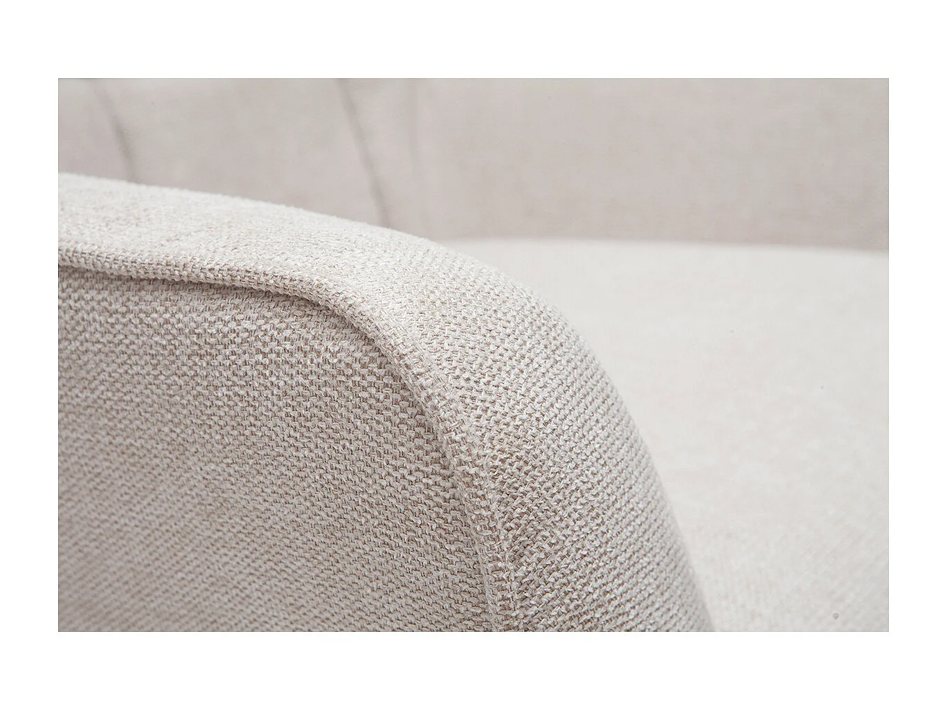 Sillón nórdico efecto terciopelo beige y madera AVERY