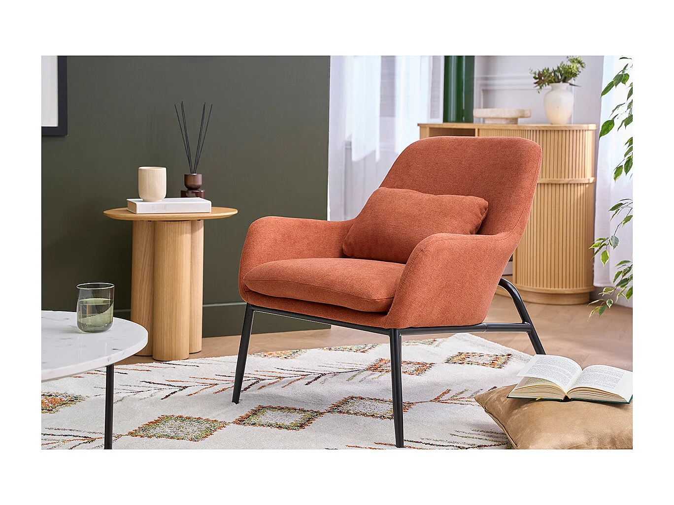 Sillón moderno de tejido efecto aterciopelado terracota y metal negro MAXINE