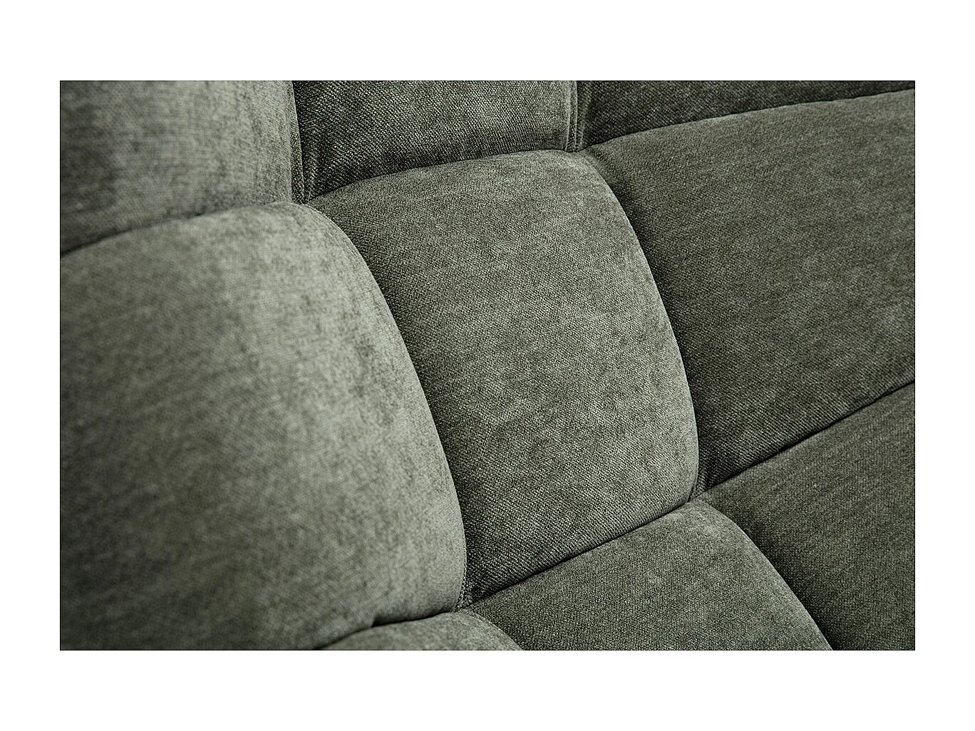 Sillón nórdico de efecto aterciopelado caqui y madera BRODY