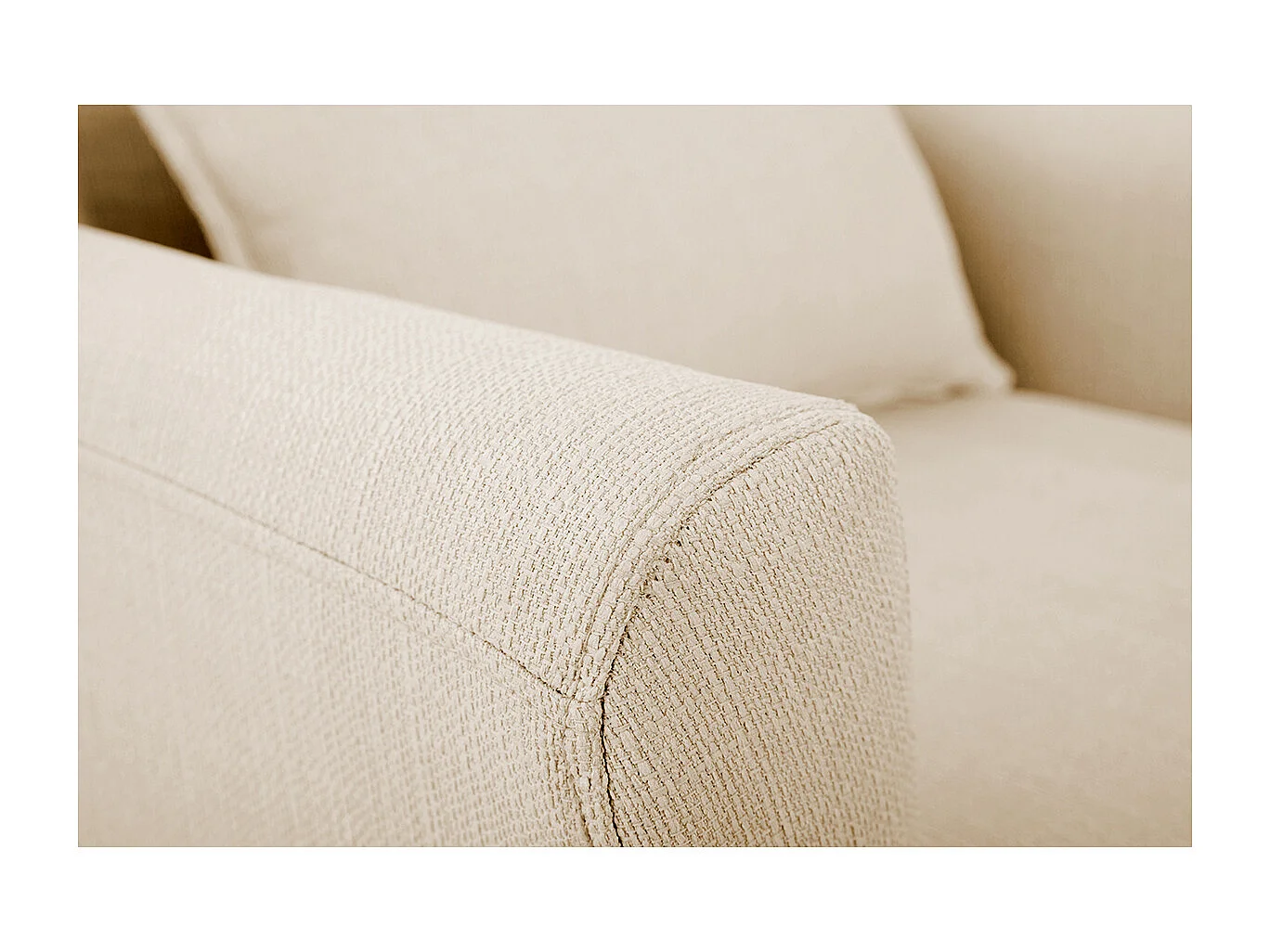 Sillón nórdico de tela beige y madera de caucho maciza KATE