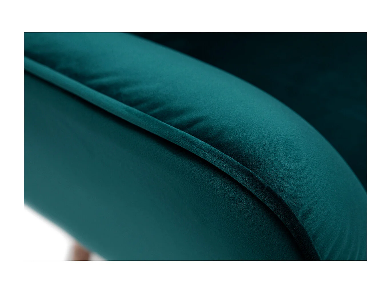 Fauteuil scandinave en tissu velours bleu pétrole et bois clair AVERY