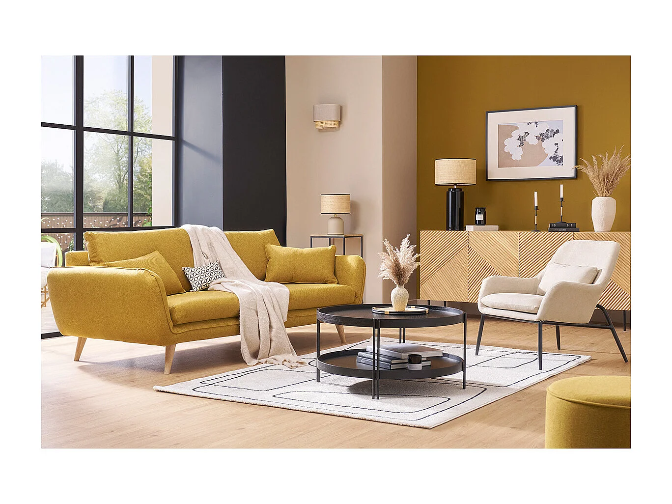 Poltrona design in tessuto effetto velluto beige e metallo nero MAXINE