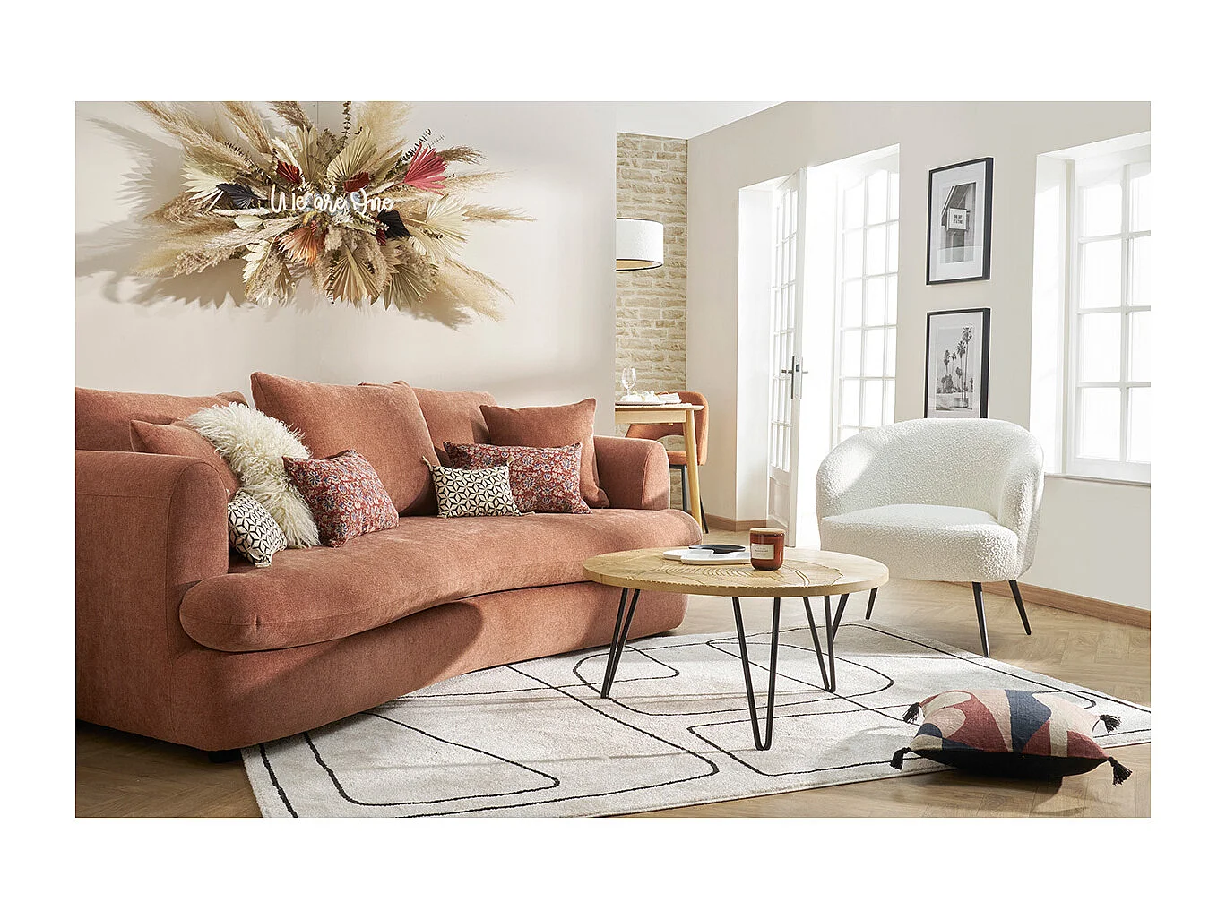 Sillón moderno de tela efecto borreguillo color crudo y metal negro MAGGIE