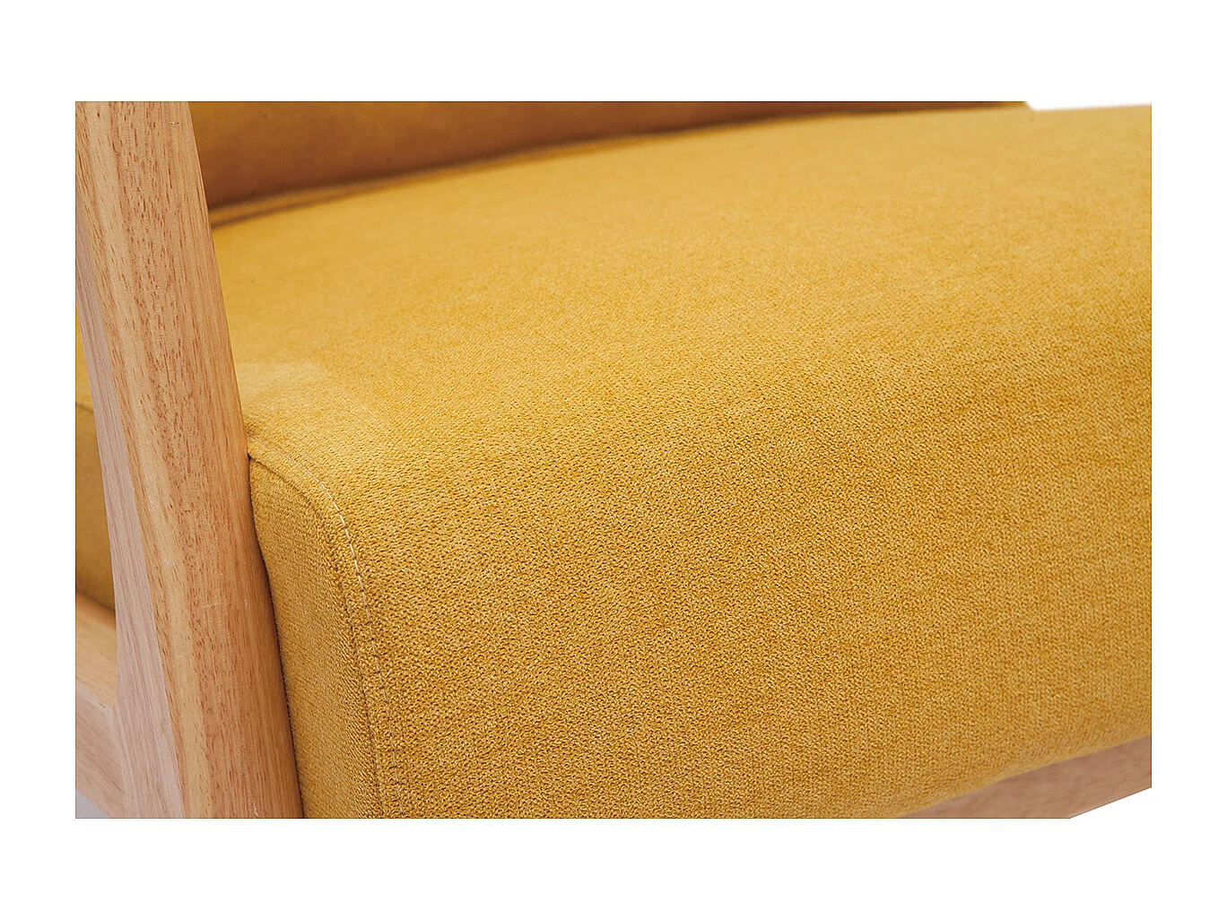 Sillón nórdico de tejido efecto aterciopelado amarillo mostaza y madera clara maciza DERRY