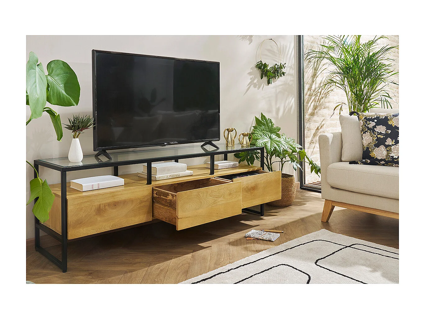 Mueble TV rectangular con almacenaje de madera maciza de mango, cristal y metal negro 150 cm DIYA