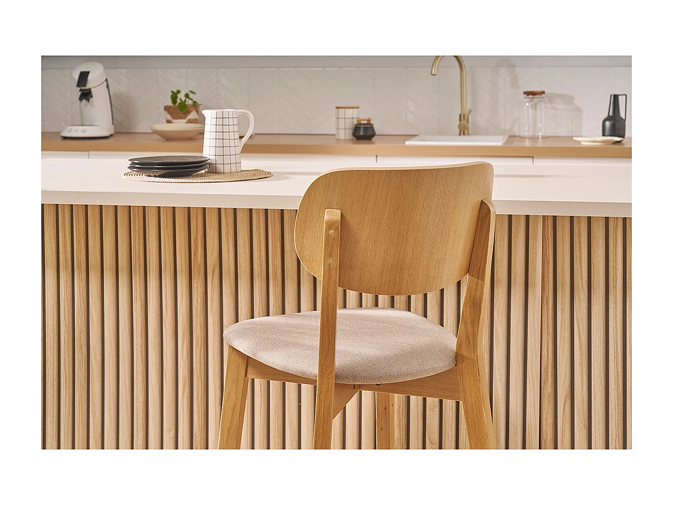 Barhocker aus hellem Holz, massiver Eiche und beigem Stoff H65 cm LUCIA