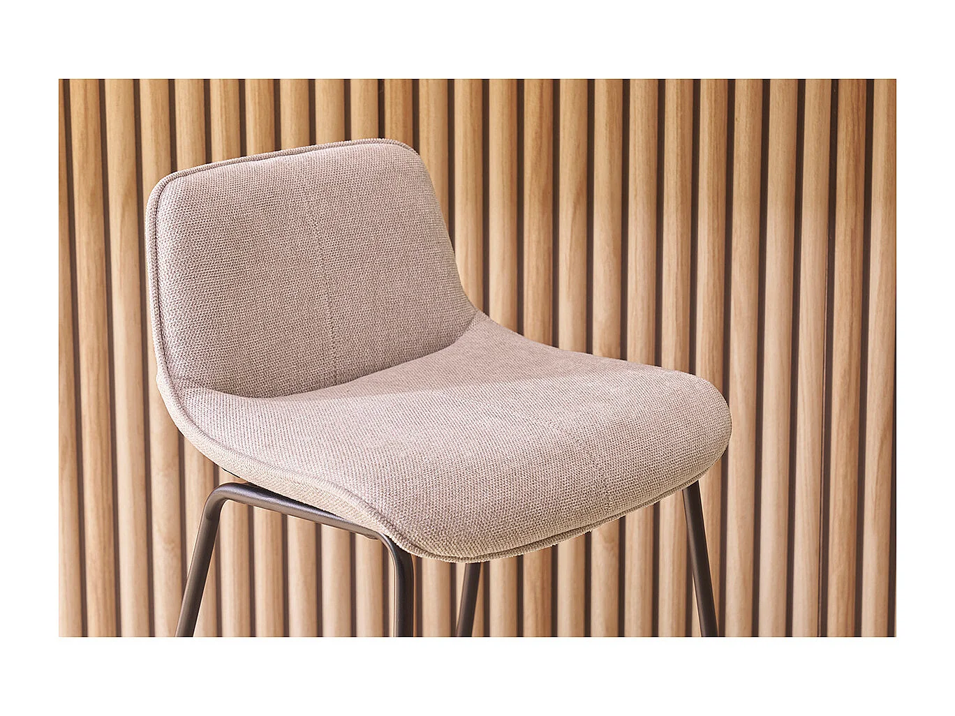 Tabourets de bar en tissu effet velours texturé beige et métal H65 cm (lot de 2) BOOST