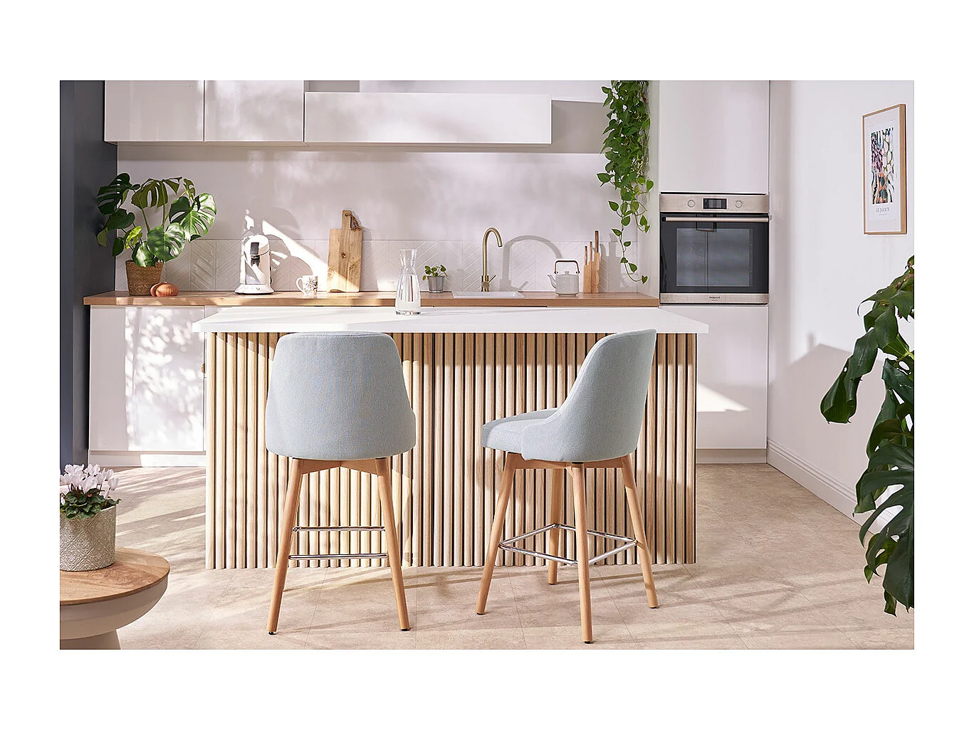 Sgabelli da bar design girevoli nero e legno scuro H65 cm (set di 2) HASTA