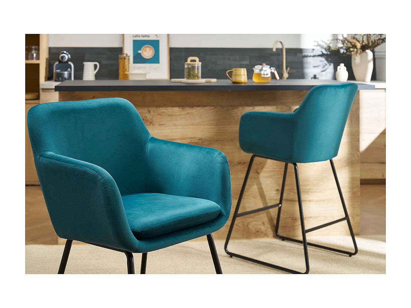 Barhocker aus petrol Stoff mit Samteffekt H65 cm (2er-Satz) AMIKA