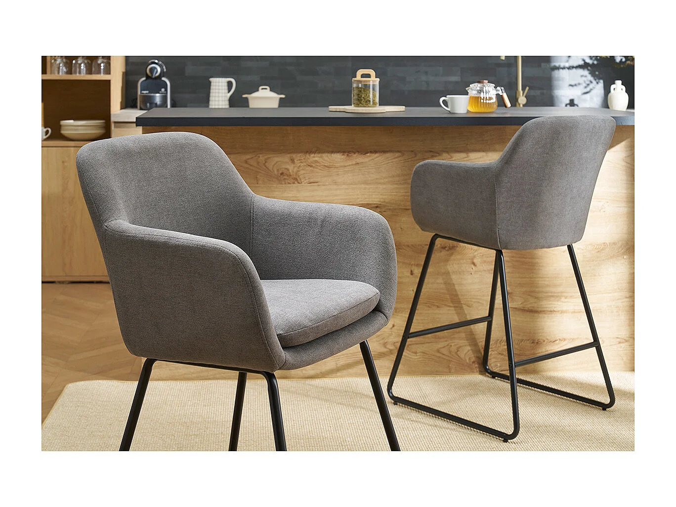 Tabourets de bar en tissu effet velours gris H65 cm (lot de 2) AMIKA