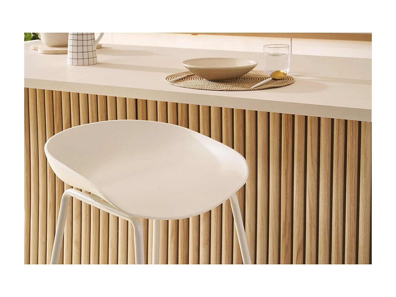 Taburetes de bar modernos blancos con patas en metal (lote de 2) PEBBLE