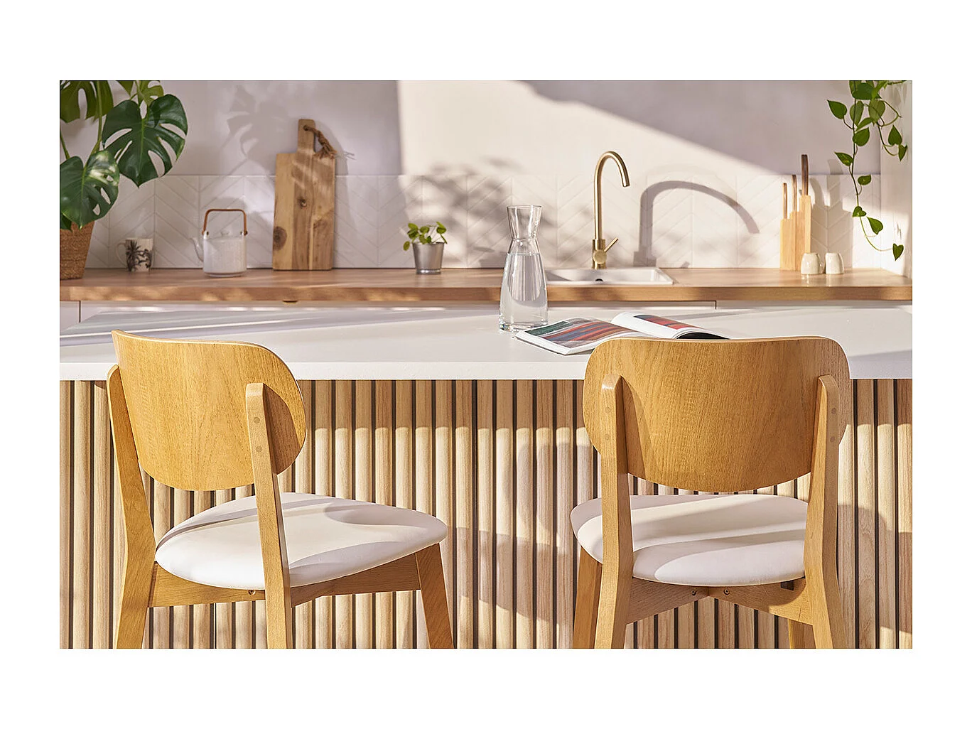 Barhocker H65 Design Eichenholz und weiße Sitzfläche H65 cm LUCIA