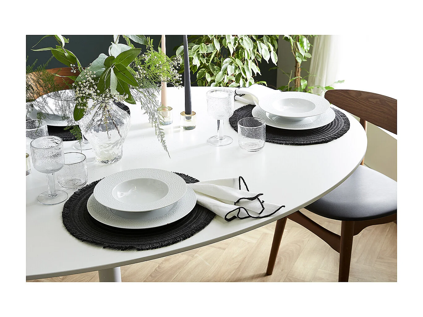 Table à manger design blanche ovale L170 cm HALIA