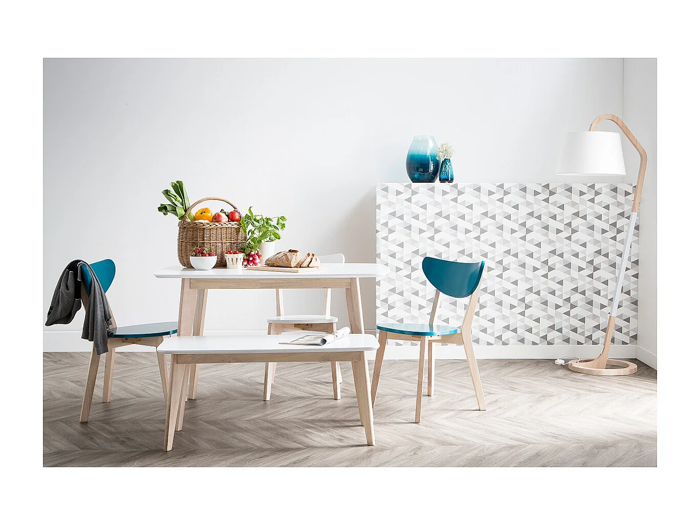 Table à manger design blanc et bois clair L120 cm LEENA