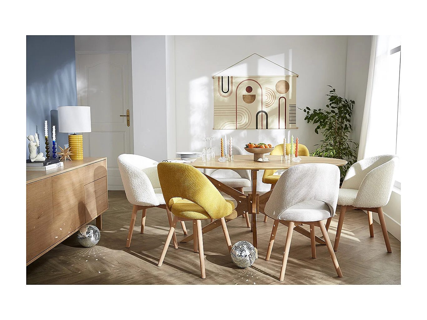 Chaises scandinaves en tissu effet velours texturé jaune moutarde et bois clair (lot de 2) COSETTE