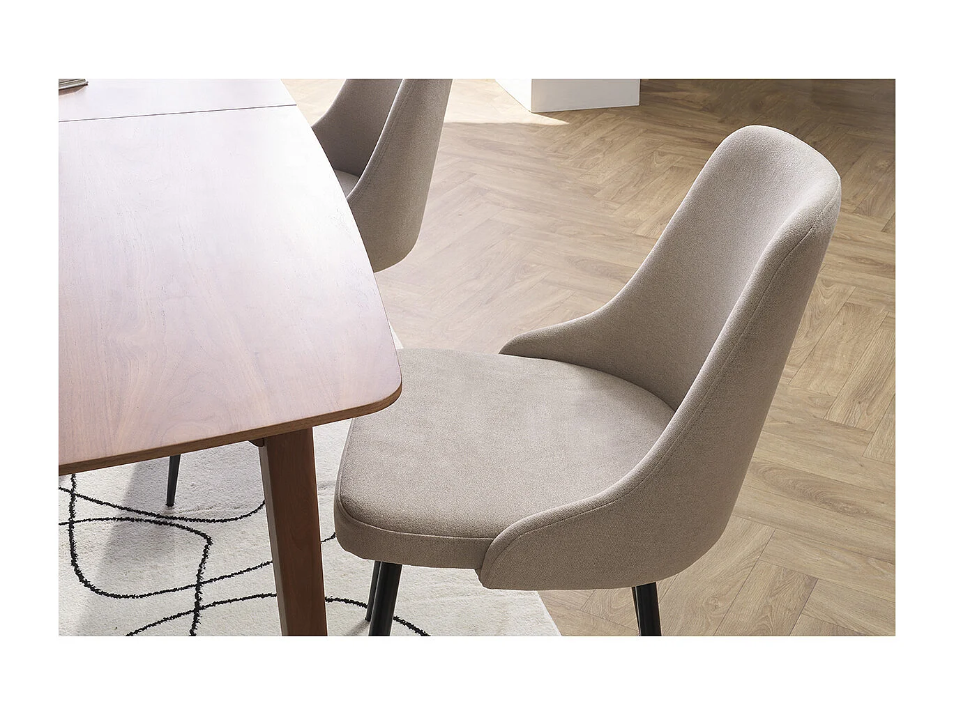 Chaises design en tissu effet velours beige naturel et métal noir (lot de 2) CULT