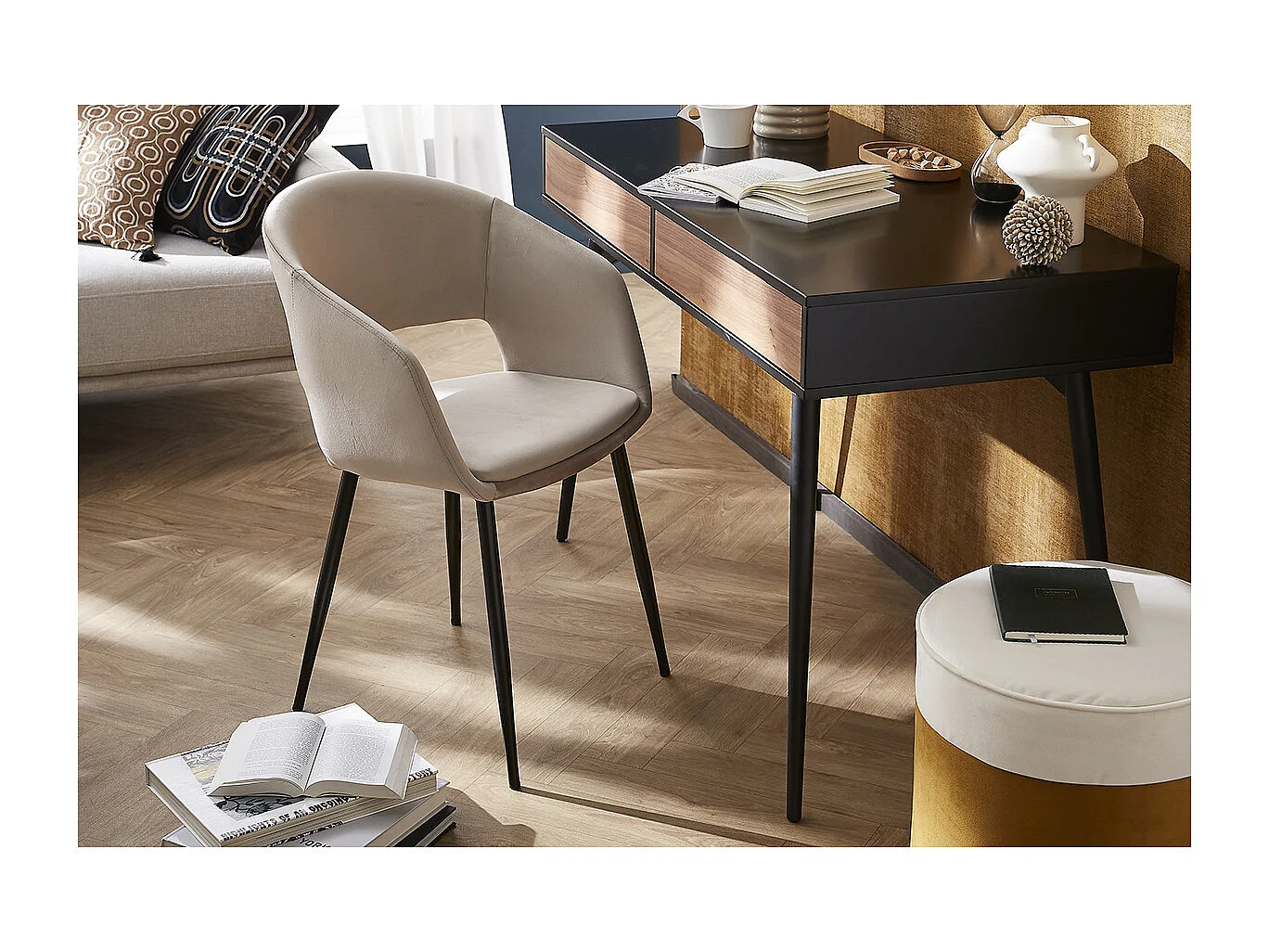 Chaise design en tissu velours bleu pétrole et métal noir PRISMA