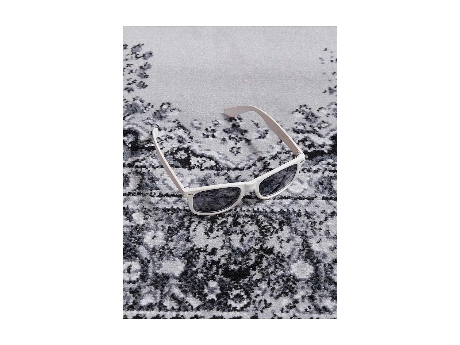 Tapis oriental 120x170 rectangle noir tissé motif ethnique LYN1 VINTOR