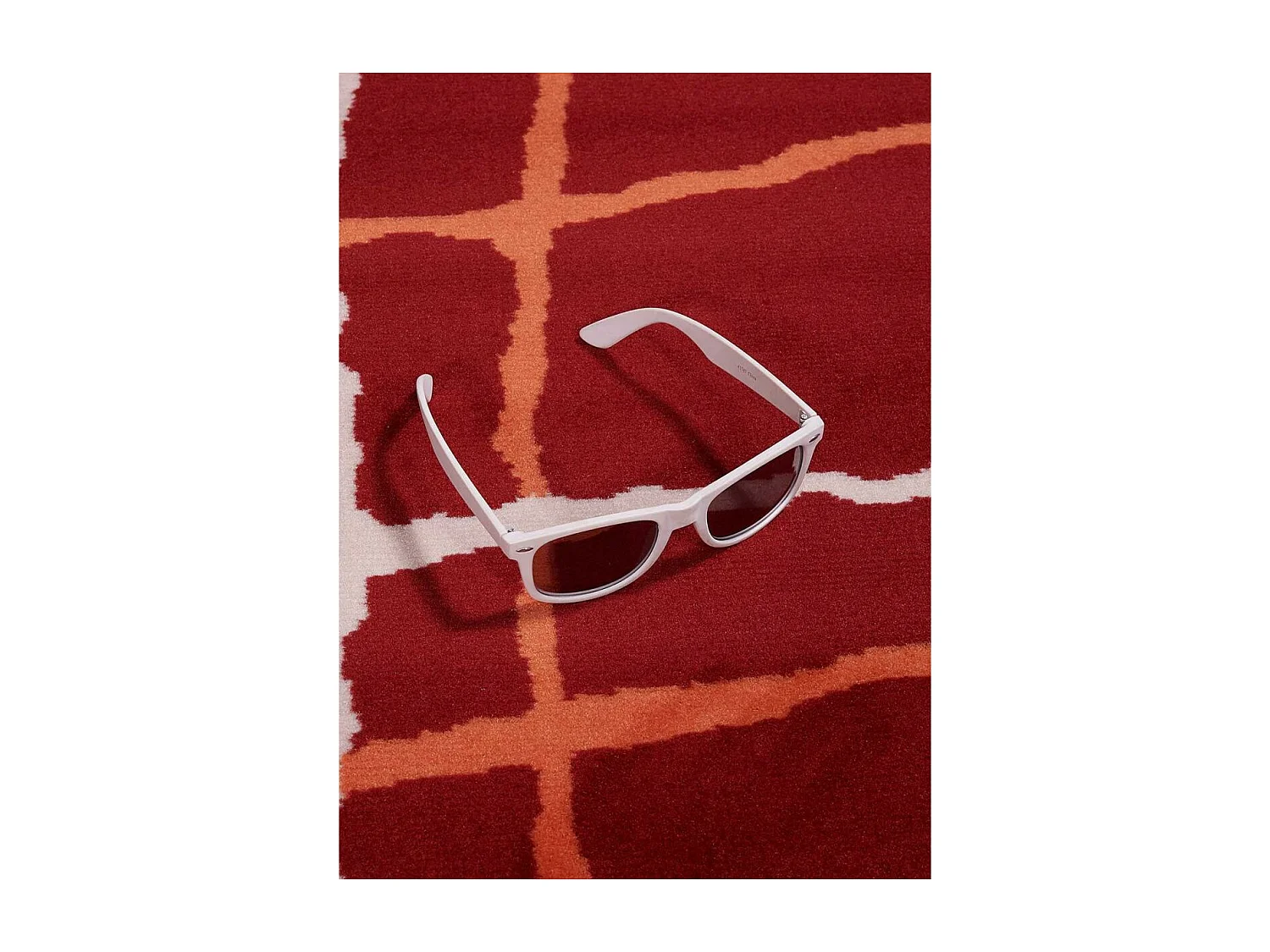 tapis chambre 80x150 tissé rouge rectangle motif abstrait LYN1 MALMO