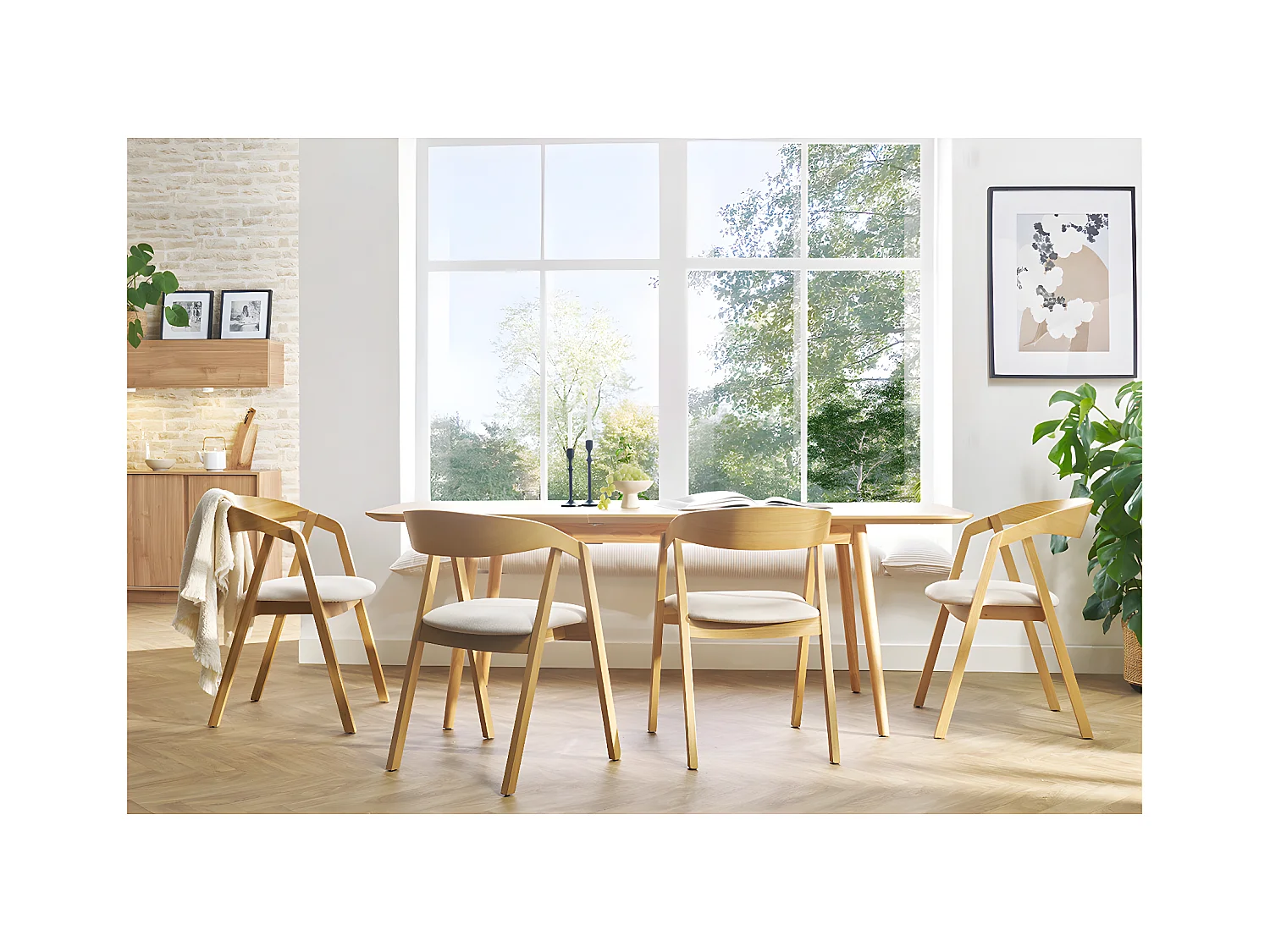 Set de 2 sillas nórdicas de madera clara de roble macizo y tela beige LOVA