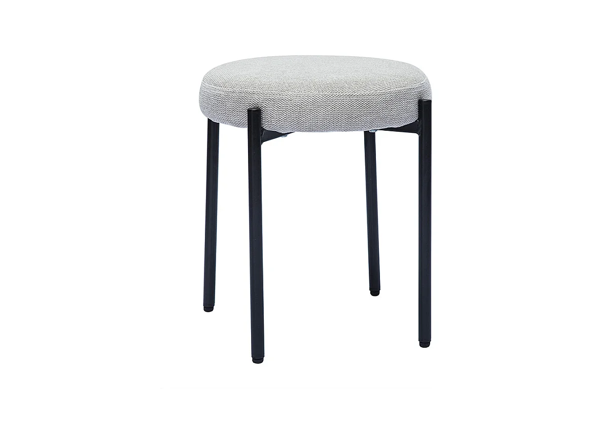 Hocker stapelbar im beigen Samtdesign mit schwarzem Metallfuß H41 cm KIKO
