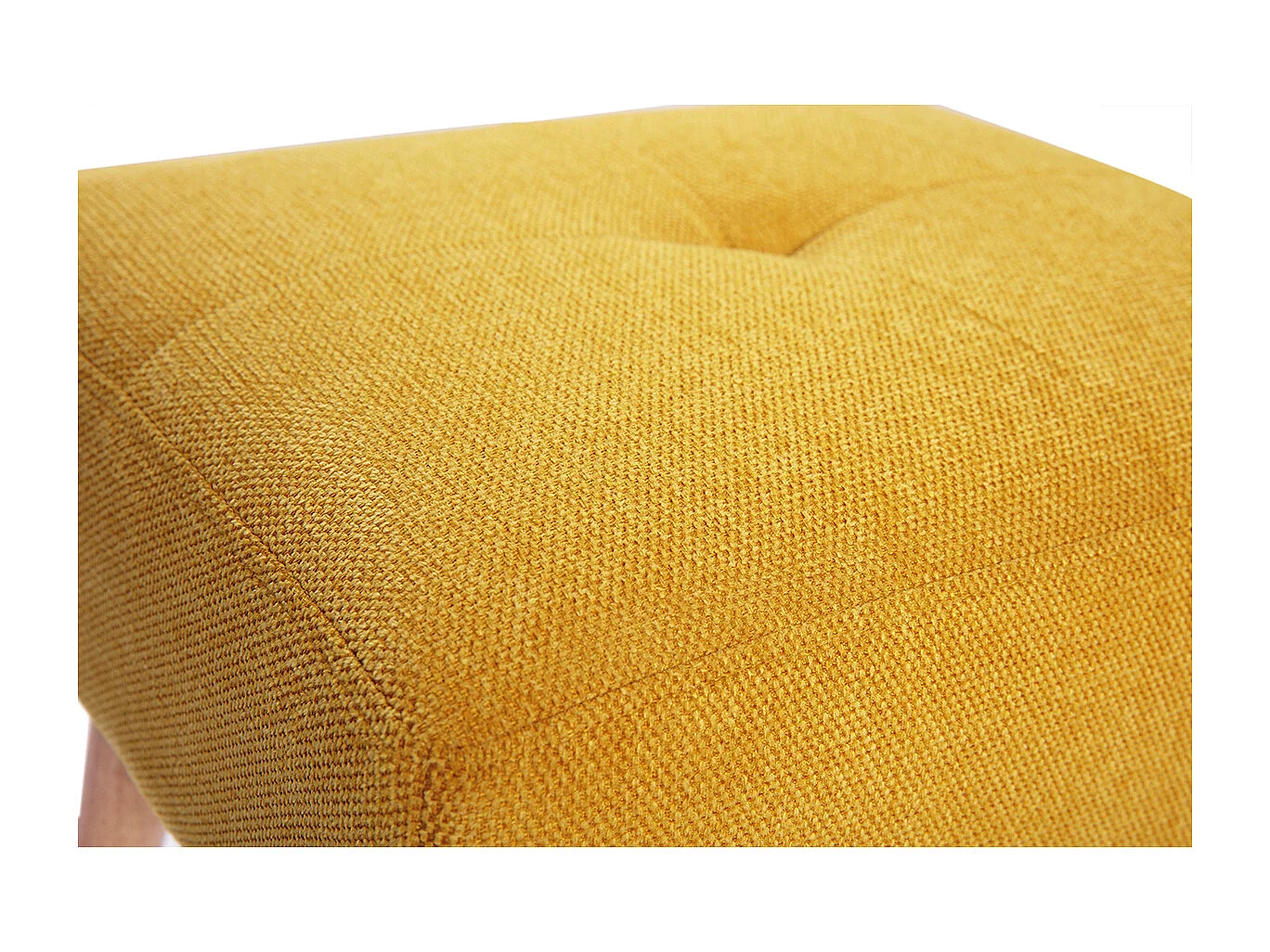Tabouret bas en tissu effet velours texturé jaune moutarde et bois clair massif H46 cm GUESTA