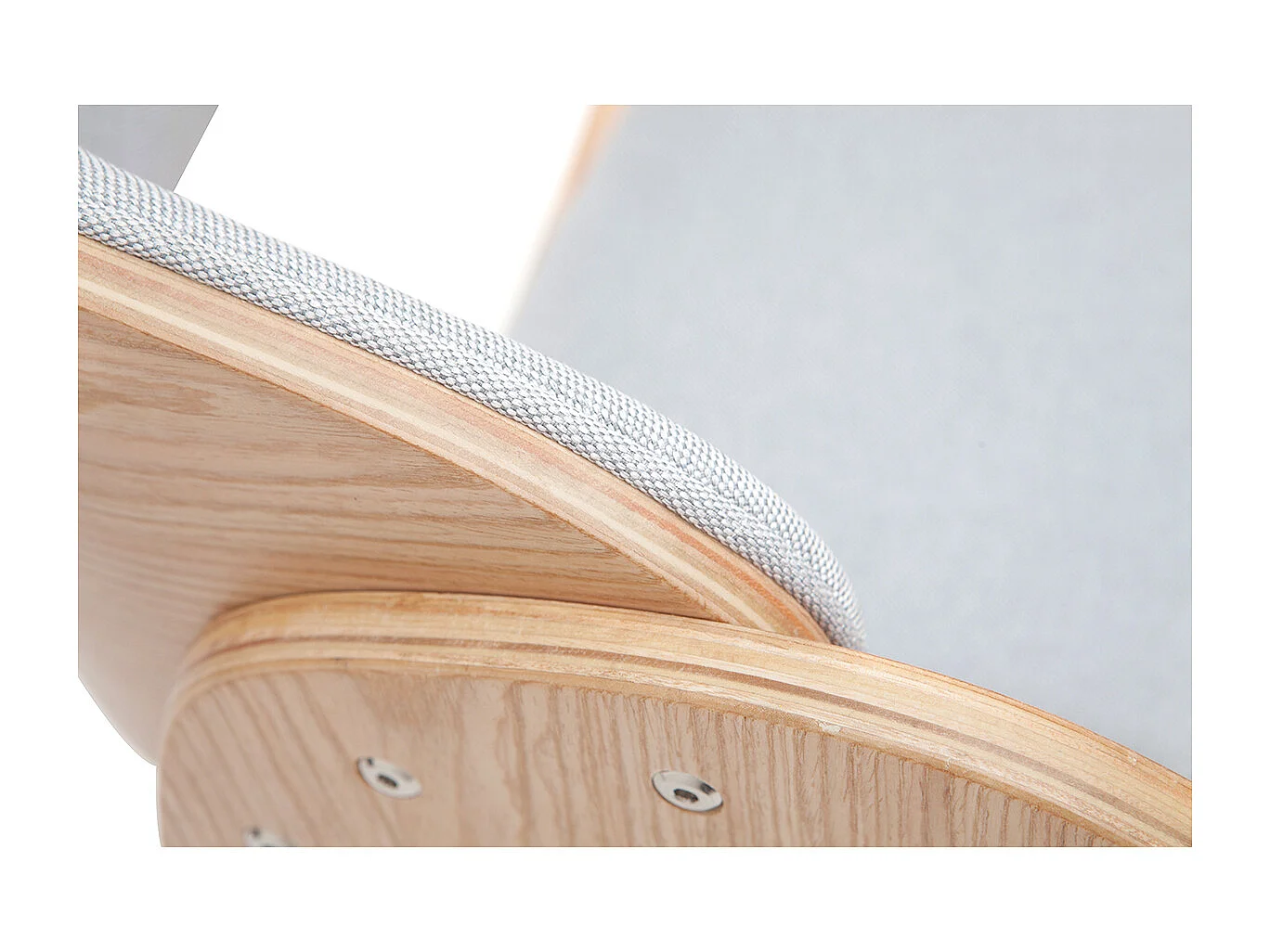 Design-Stuhl hellgrau und helles Holz BENT