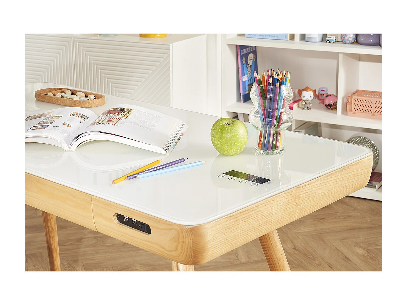 Vernetzter Multimedia-Schreibtisch - weißes Glas und helles Holz CLEVER