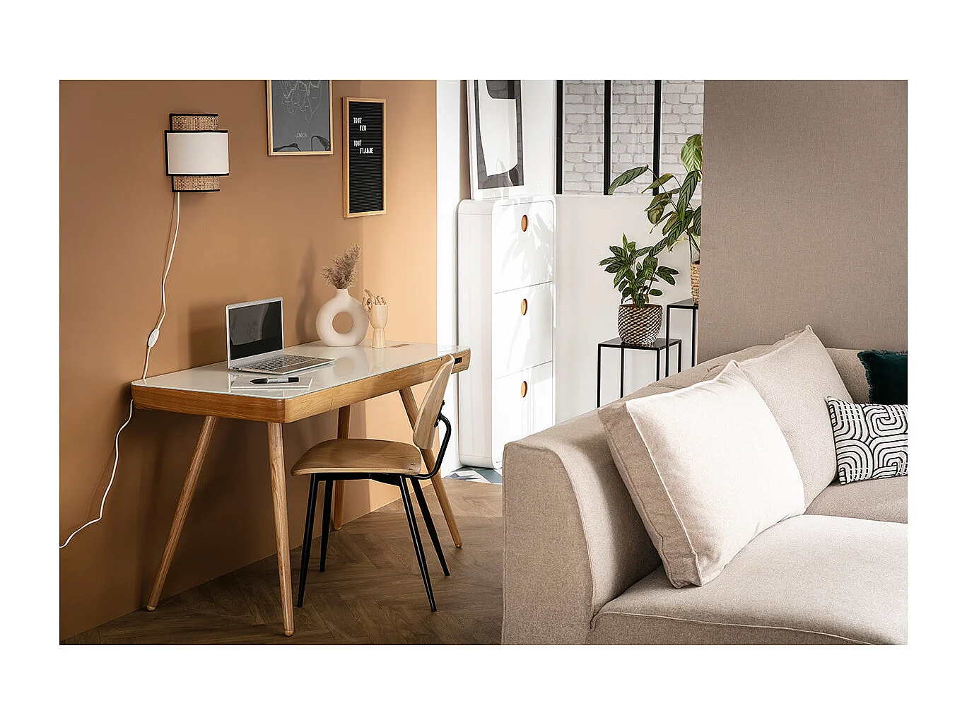 Escritorio conectado multimedia - Cristal negro y nogal CLEVER