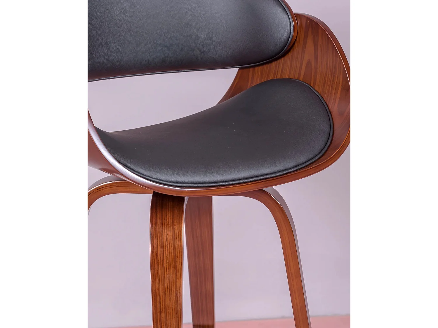 Skandinavischer Hocker aus Walnussholz mit Kunstlederkissen (66 cm) - Burrow - Schwarz