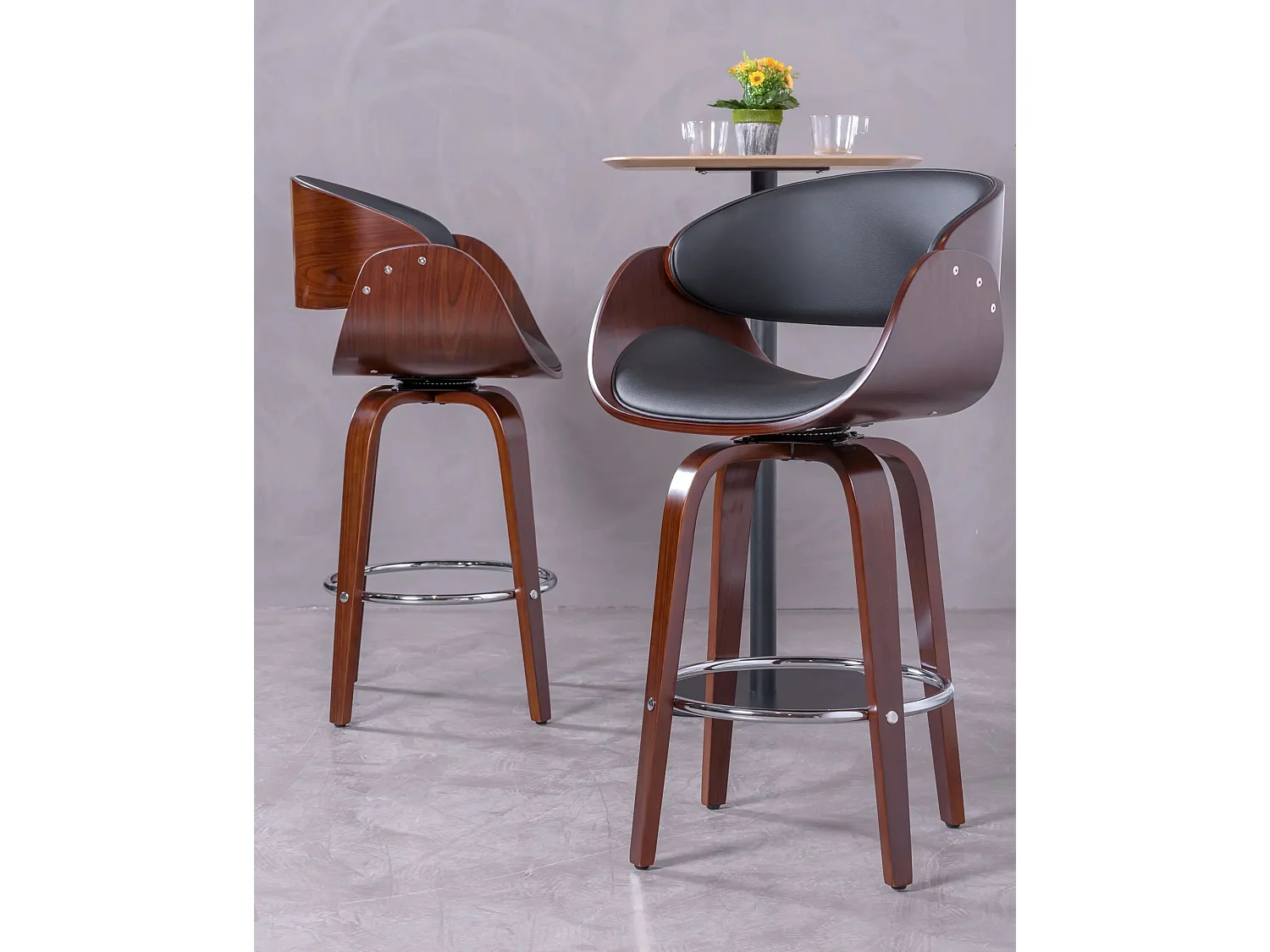 Scandinavische walnoothouten kruk met kunstleren kussen (66cm) - Burrow - Zwart