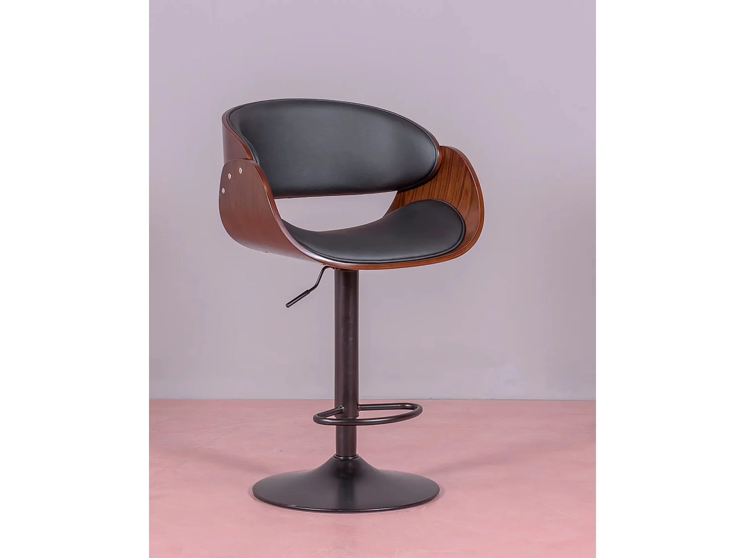 Tabouret réglable en bois de noyer et coussin en similicuir - Burrow - Noir