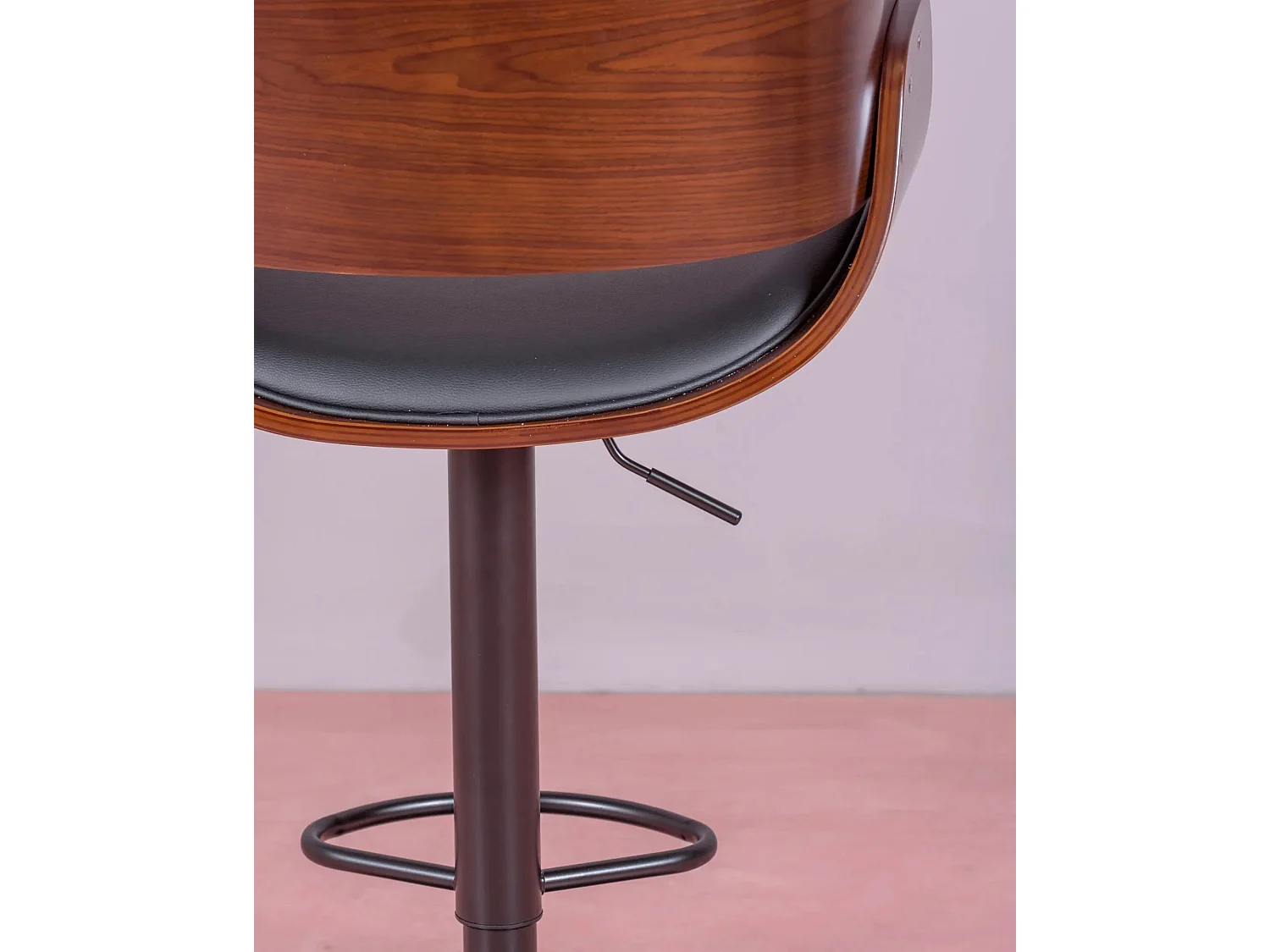 Tabouret réglable en bois de noyer et coussin en similicuir - Burrow - Noir