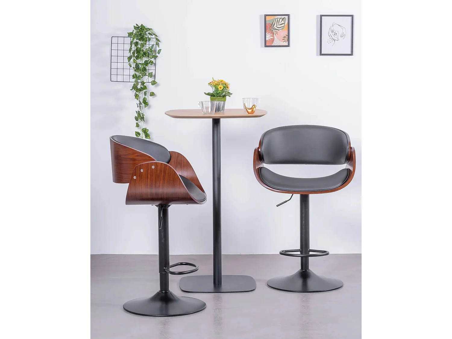 Tabouret réglable en bois de noyer et coussin en similicuir - Burrow - Noir