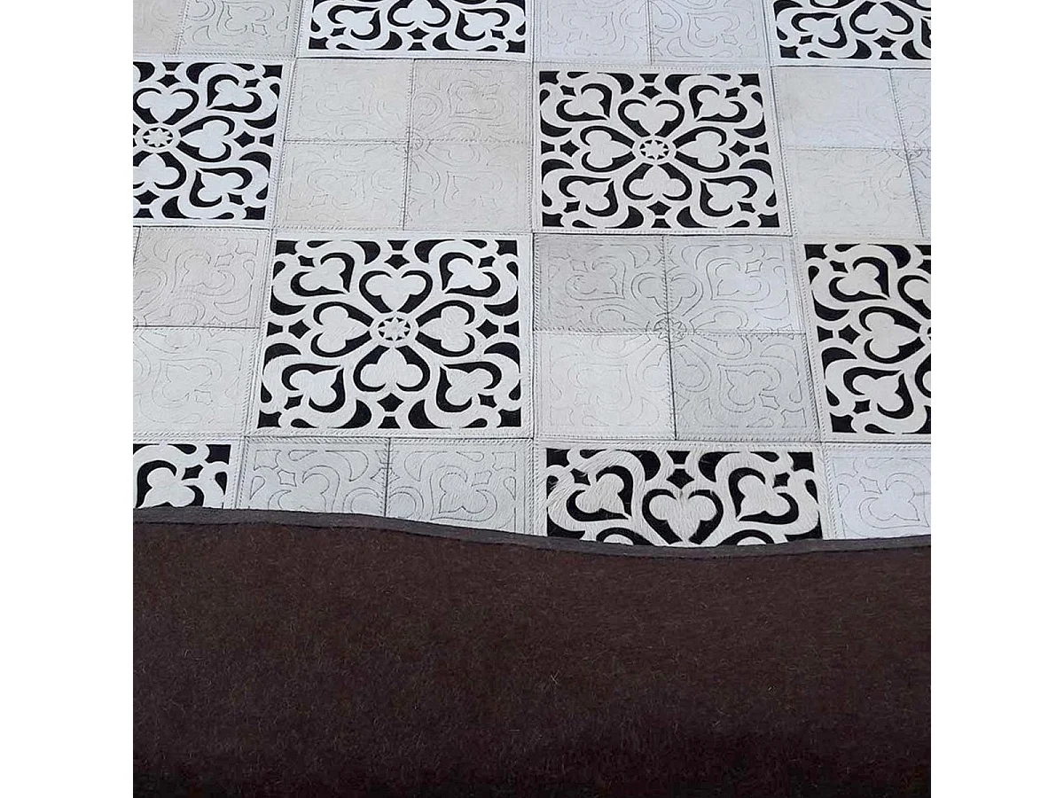 Tapis peau de vache 120x170 kilim fait main noir