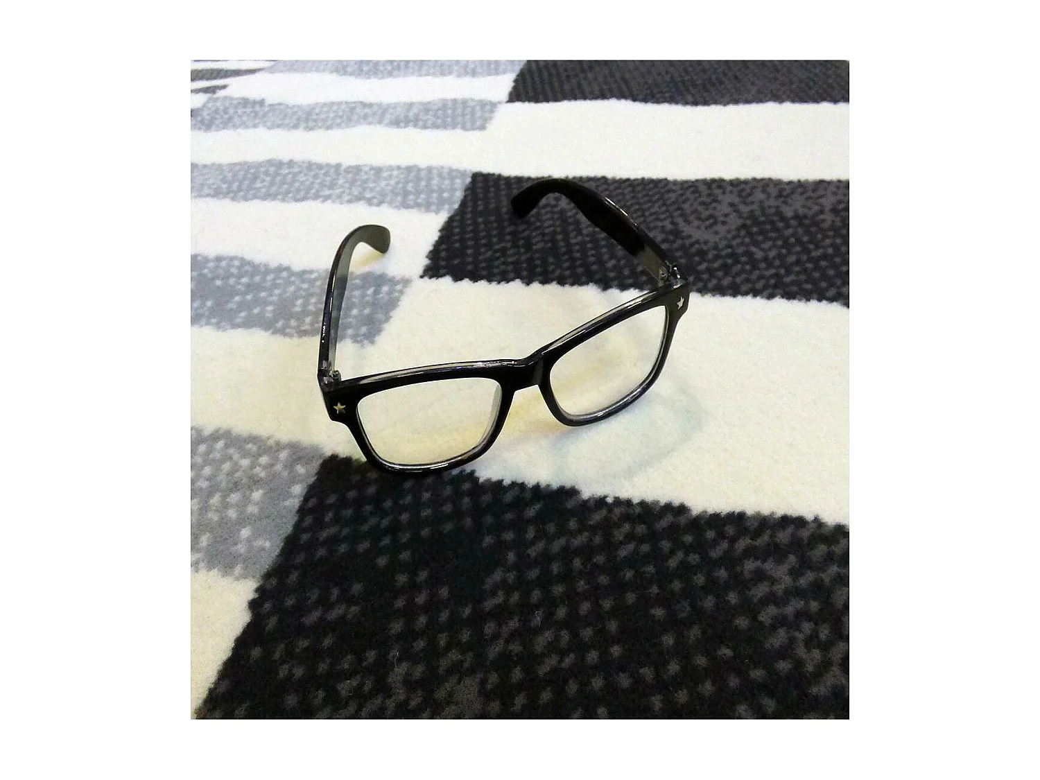 tapis chambre 60x110 tissé noir et gris rectangle motif géométrique LYN49 ZIGRA