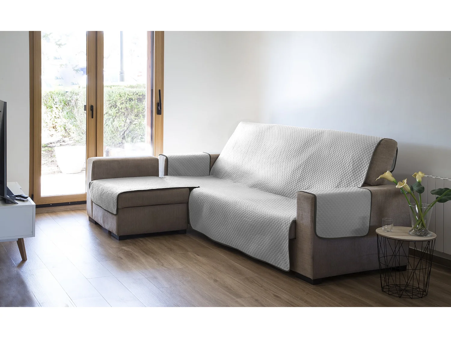 ESTORALIS | Cubre Sofá Acolchado  | Chaisse Longue 240 cm Brazo Izquierdo | Tela 240 x 255 cm  | Modelo AVA Color Blanco