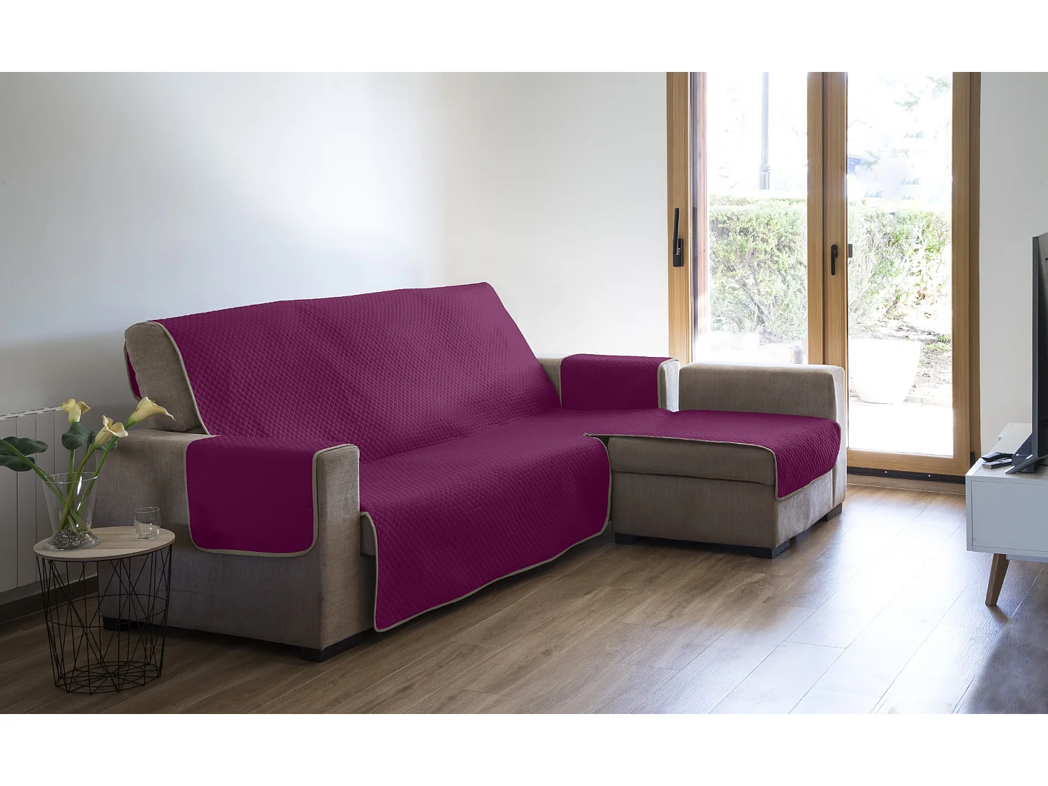 ESTORALIS | Cubre Sofá Acolchado  | Chaisse Longue 290 cm Brazo Derecho | Tela 290 x 255 cm  | Modelo AVA Color Fuxia